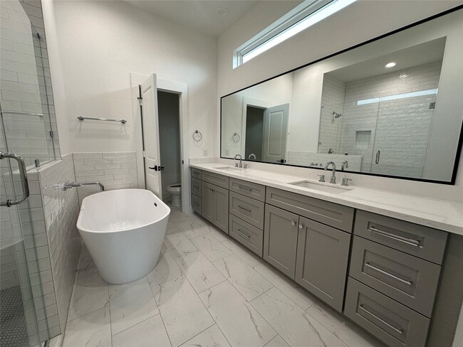 Building Photo - 2828 Versailles Oak Ln