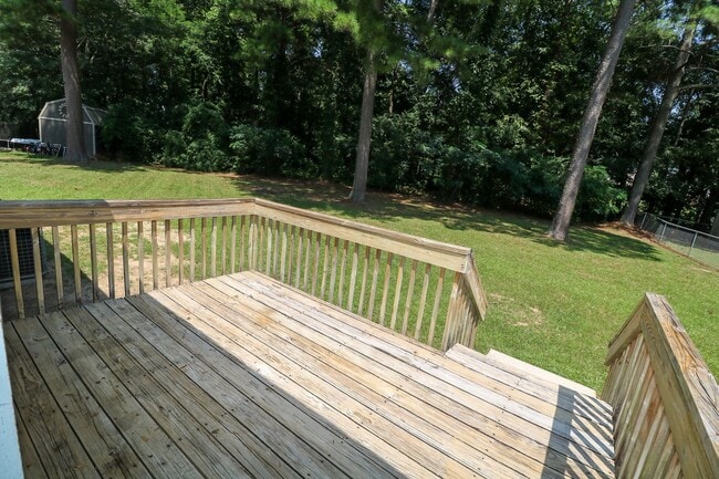 Building Photo - Cute Home Close to Town