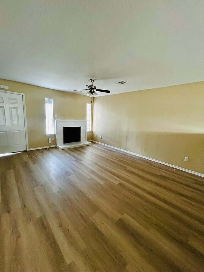 Building Photo - 1841 River Crossing Cir
