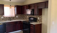 Building Photo - Salida: $2,300  3 bedroom 2 bath with a ga...