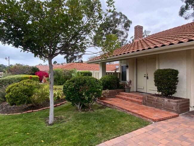 Building Photo - 3BR 3BA home, located in beautiful Solana Beach! Spacious layout with lush landscape