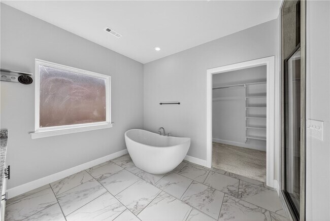 Building Photo - 1140 Hope St