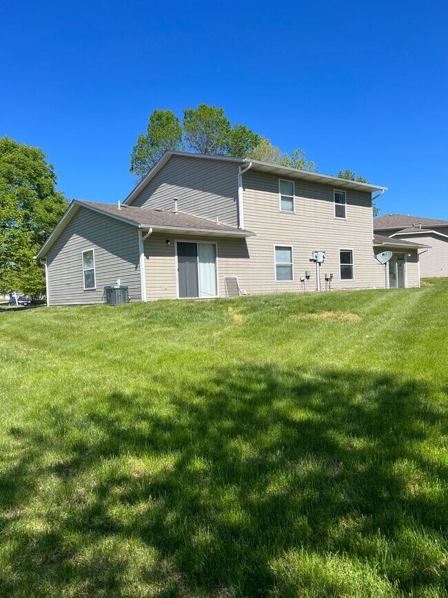 Building Photo - 630-632 W. Country Squire Ct.