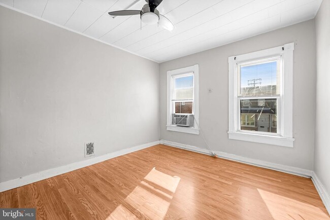 Building Photo - 223 Grundy St