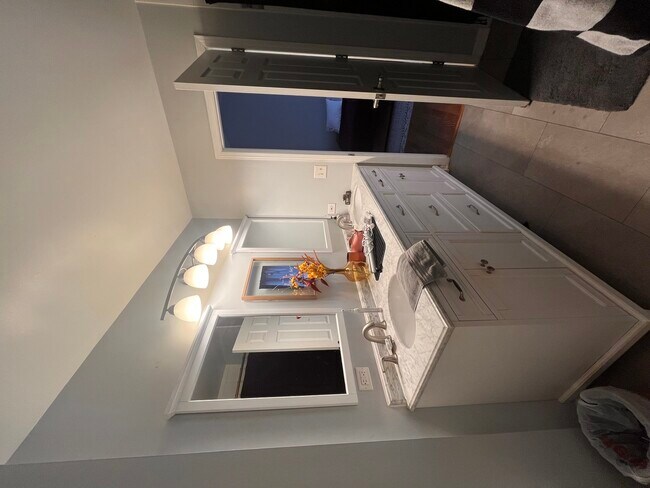 Building Photo - 610 Lakeridge Ct