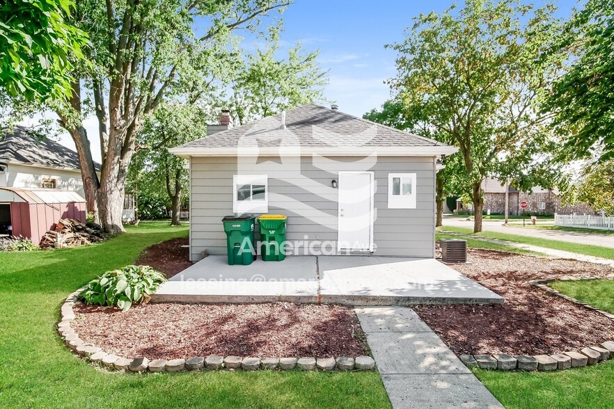 Building Photo - 724 W Royal St