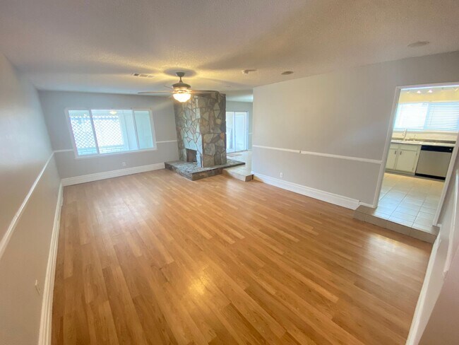 Building Photo - Charming 4 Bedroom, 3 Bath, Single-Story H...