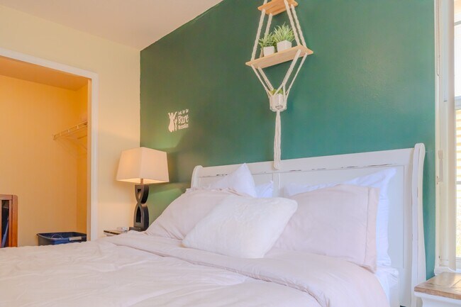 Building Photo - Charming 3BR Fully Furnished Apartment in ...