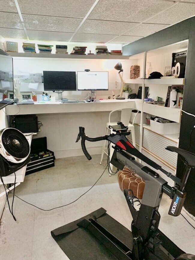 Building Photo - Light filled 2 BR plus 2 rooms, 2 FB including one in finished basement. Great location