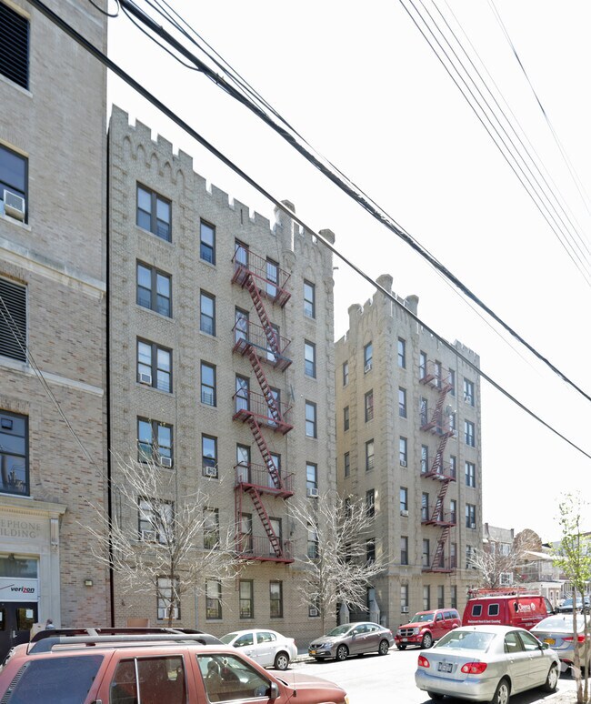 Building Photo - 3040 Cruger Ave