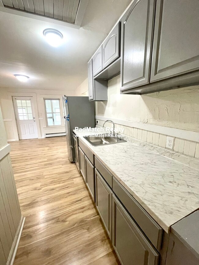 Building Photo - 65 Crystal St