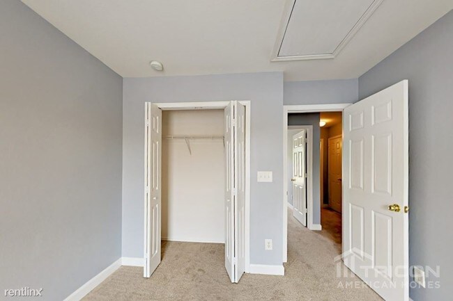 Building Photo - 956 Willow Creek Dr