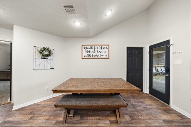 Building Photo - 3304 Patagonia St