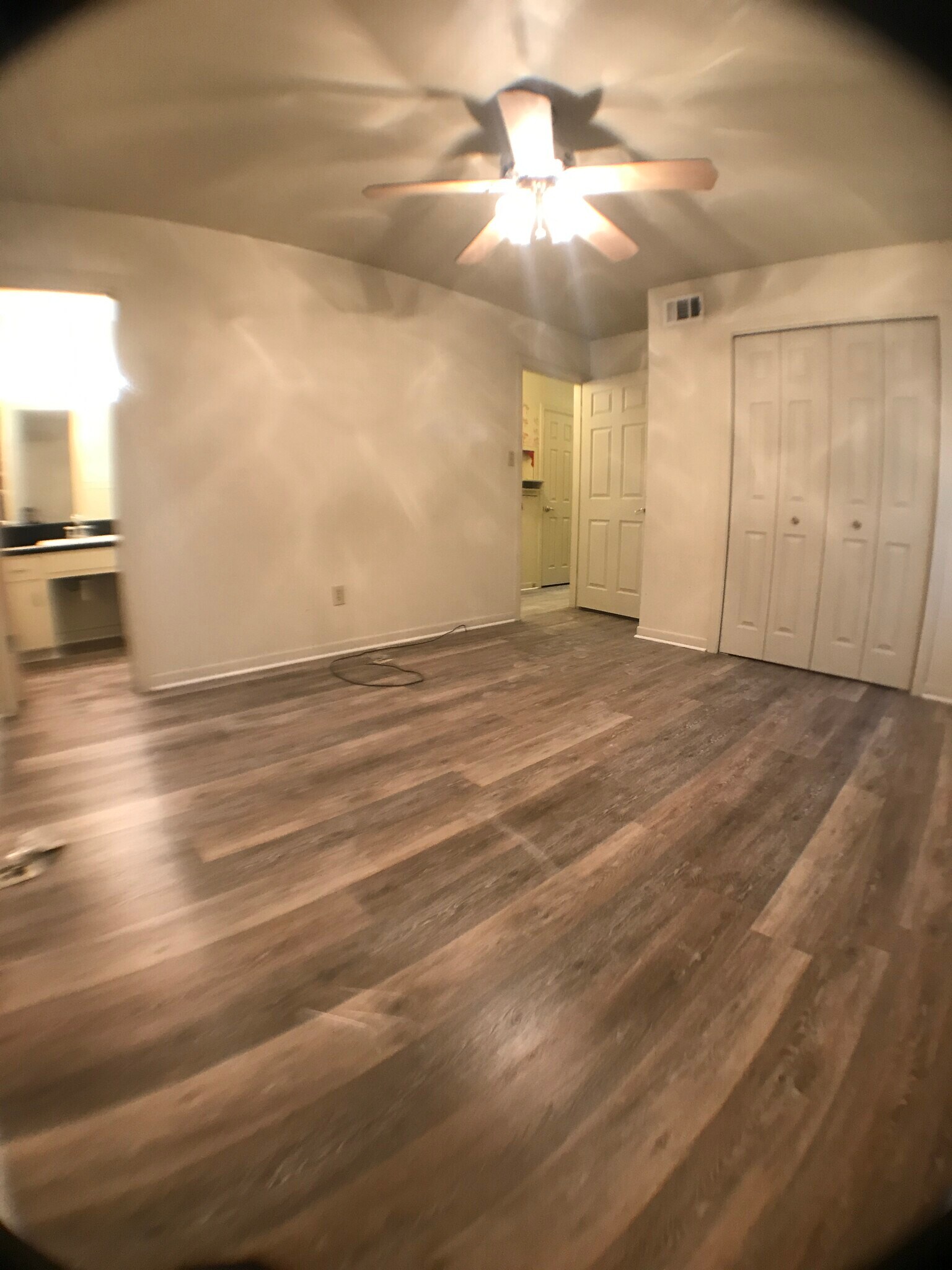 Master bedroom - 1800 Hilltop Dr