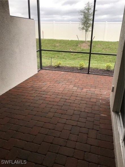 Building Photo - 2016 Vermont Ln