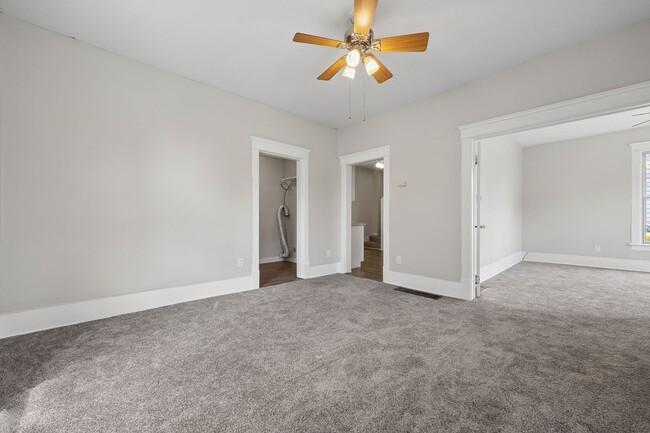 Building Photo - 3 Bed, 1 Bath Home with Fenced Backyard | Fresh Updates Throughout | Newark, OH
