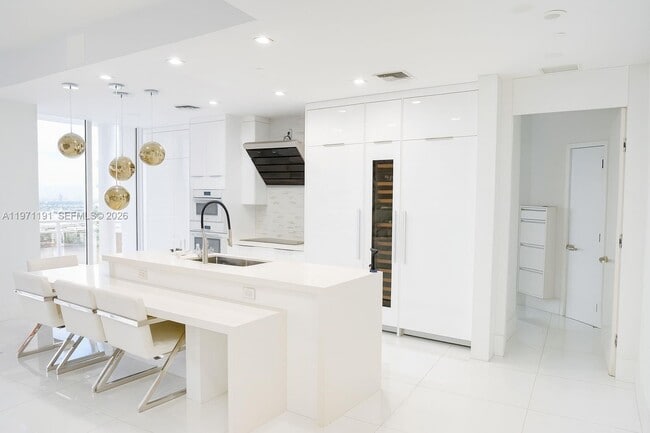 Building Photo - 901 Brickell Key Blvd