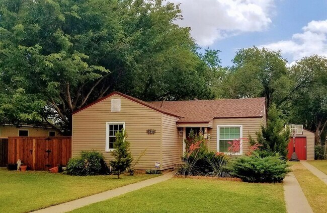 Building Photo - Pre leasing for fall 2026! 3/2 in Tech Terrace!