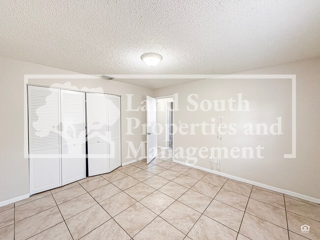 Building Photo - 5866 Charlton Dr