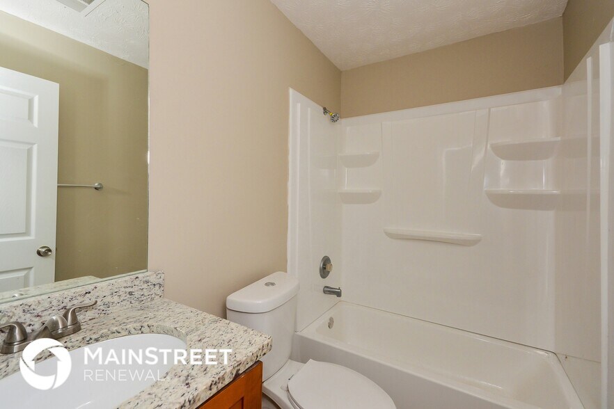 Building Photo - 6731 Hidden Lake Dr