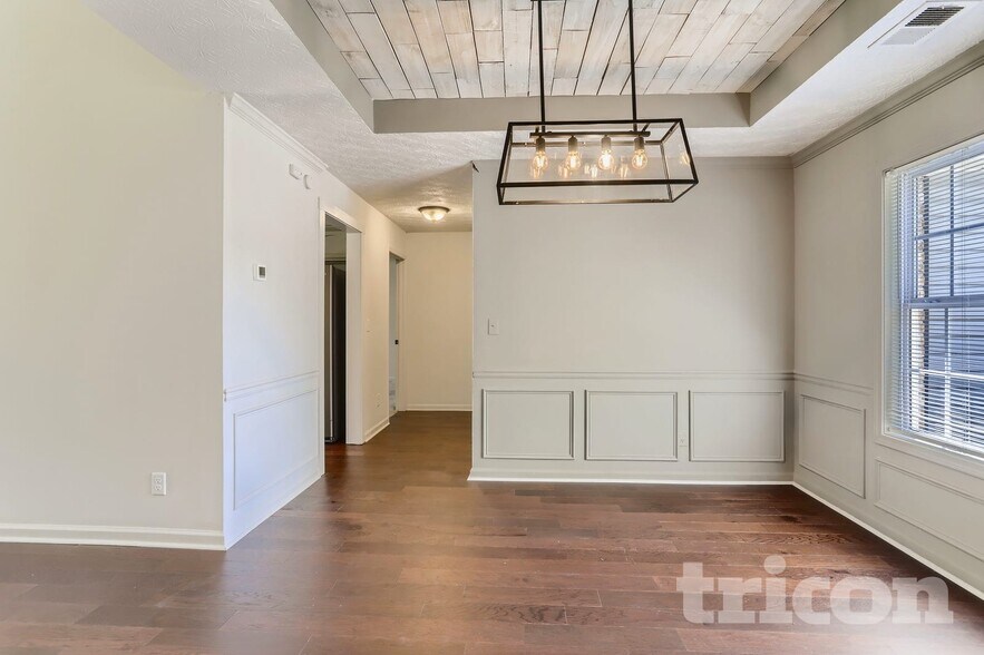 Building Photo - 2500 Huntington Dr