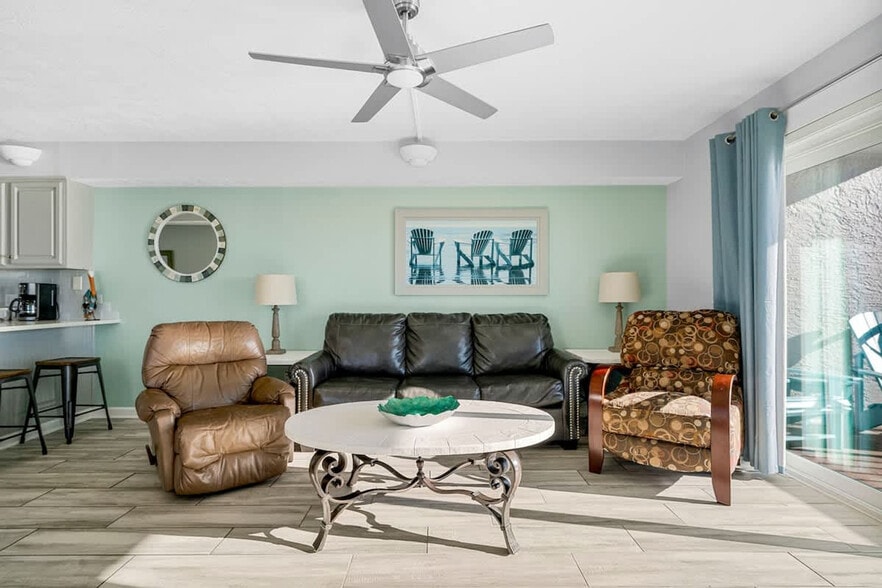 Building Photo - 8743 Thomas Dr