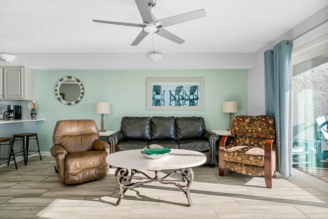 Building Photo - 8743 Thomas Dr