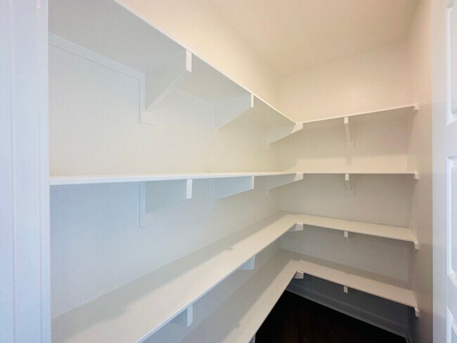 Building Photo - 1835 Vesta Dr