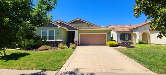 Building Photo - Gorgeous Single-Story Single-Family Home i...