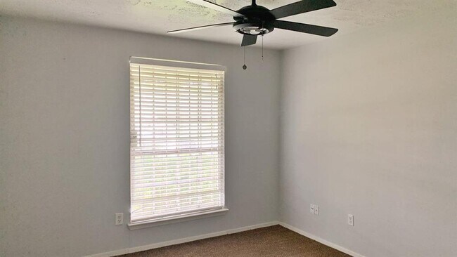 Building Photo - 11035 Vanderford Dr