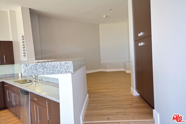 Building Photo - 1100 Wilshire Blvd