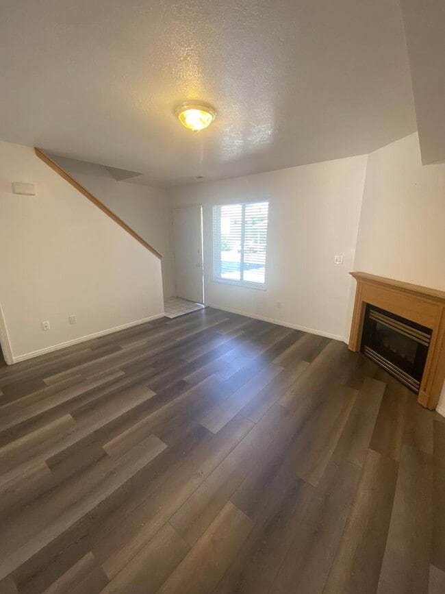 Building Photo - 295 W 600 N