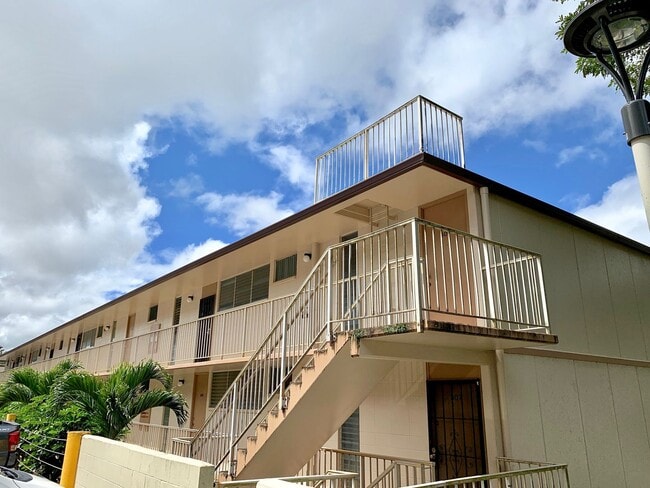Building Photo - 2 Bedroom/1 Bath/1 parking Cathedral Point...