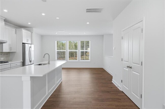 Building Photo - 376 Sunset Holw St