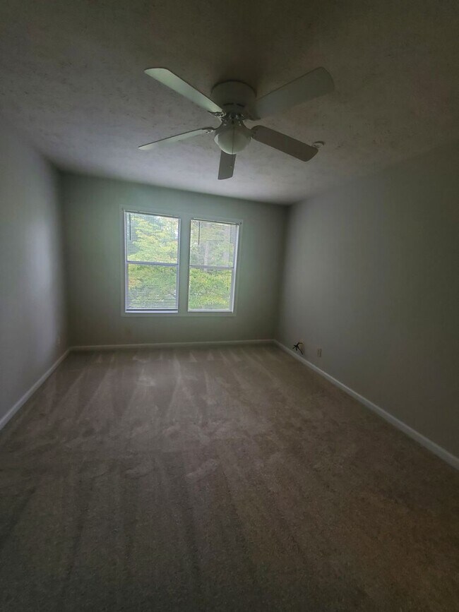 Building Photo - 6821 Willowbrook Dr
