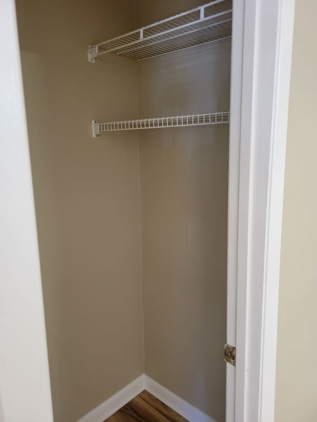 Building Photo - Knoxville 37922 - 2 bedroom, 2 bath townho...