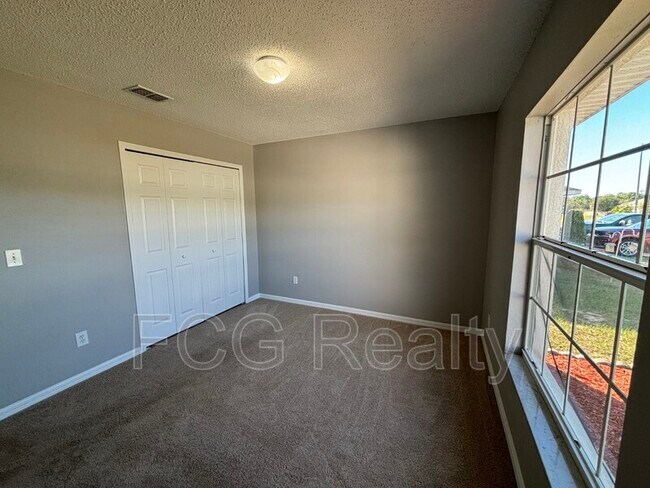 Building Photo - 715 Piermont Dr