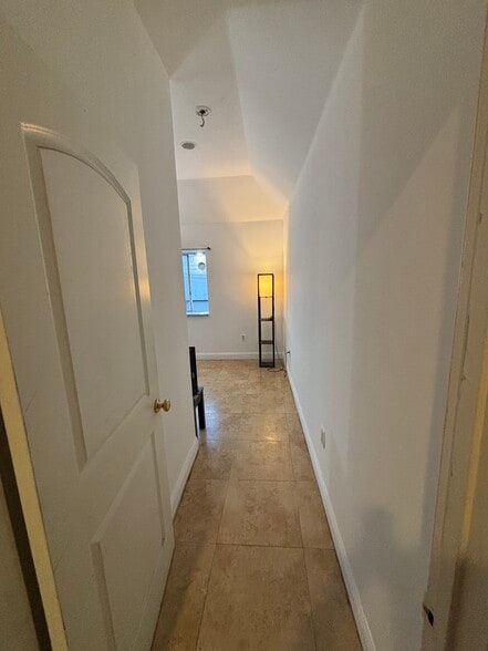 Building Photo - 2421 Hunter St