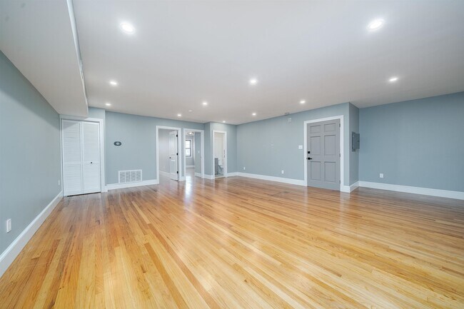 Building Photo - 381 1st St