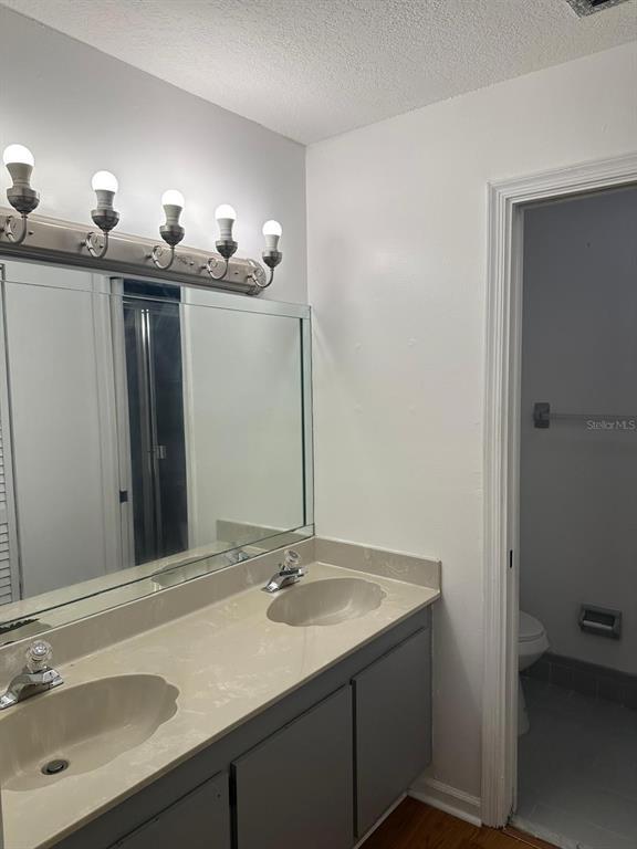 Building Photo - 9633 Riverside Dr