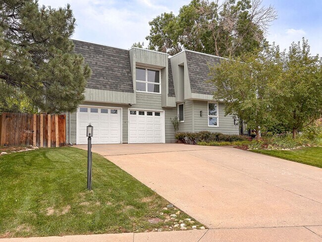 Building Photo - 4 Bedroom, 2.5 Bathroom in Lakeside Terrac...
