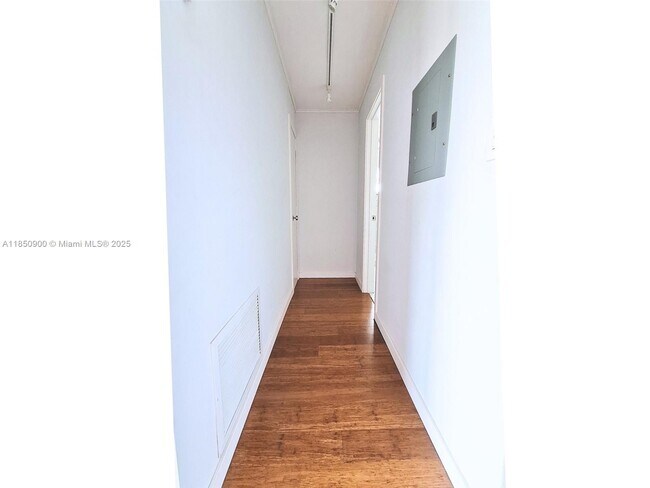Building Photo - 1357 Collins Ave