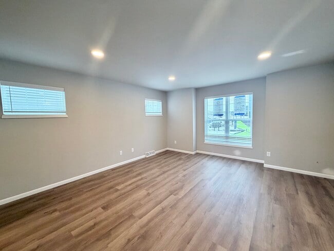 Building Photo - 10120 Mosaic Way