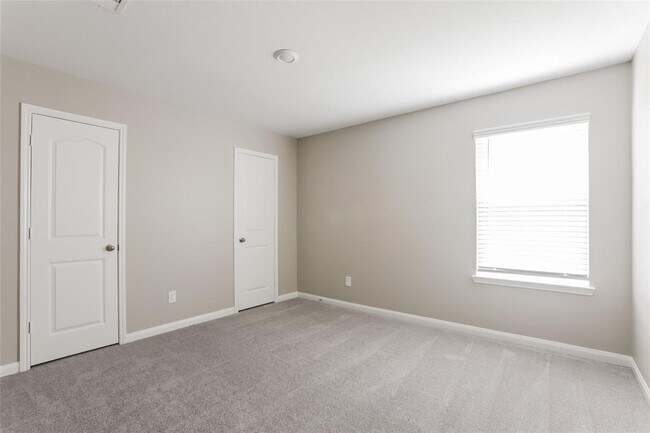 Building Photo - 25229 Dickens Dr