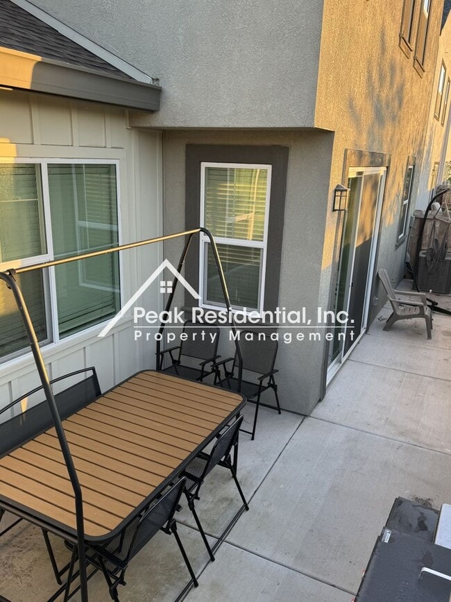 Building Photo - Newer 4bd/3ba Folsom Home with 2 Car Garage