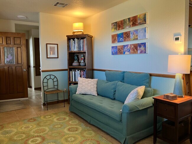 Livingroom - 308 Hawthorne Dr