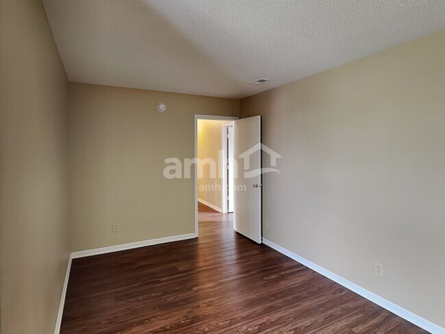 Building Photo - 10844 August Dr