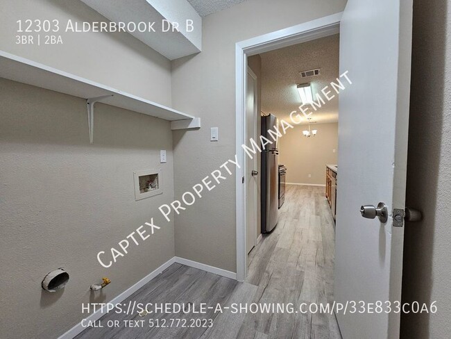 Building Photo - Newly Redone 3 bed 2 bath Duplex with 1 ca...