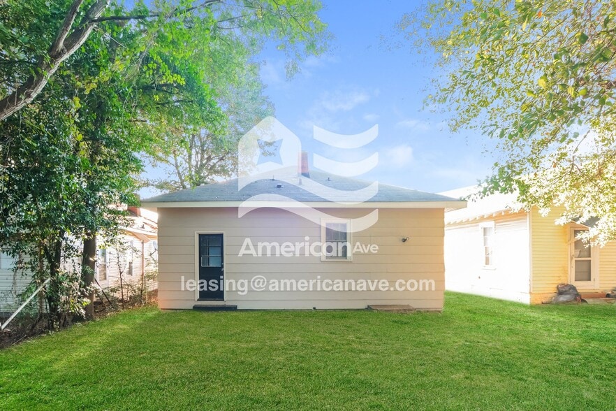 Building Photo - 2825 Waverly Ave