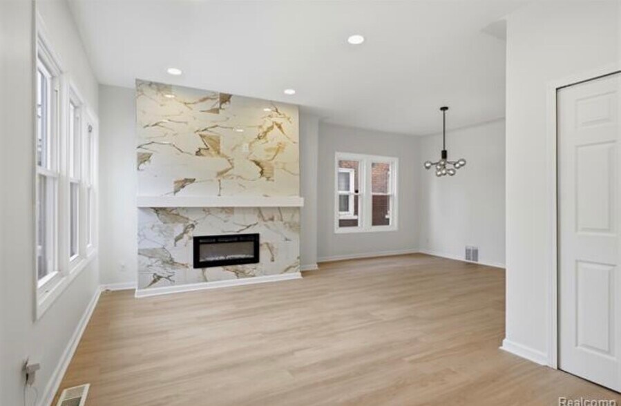 Building Photo - 1639 Gladstone St